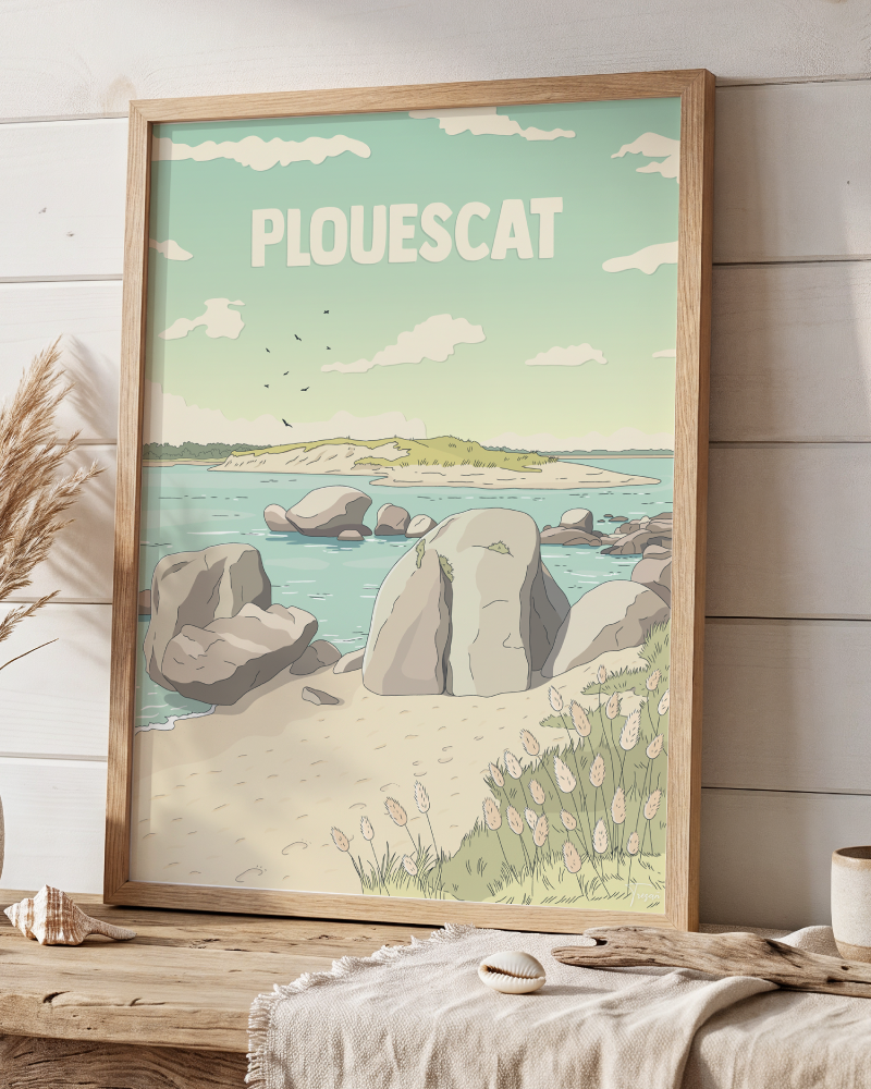 Affiche de Plouescat représentant la Baie du Kernic, présentée dans un cadre en bois, décoration murale inspirée de la Bretagne.